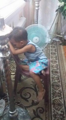 Las desgarradoras imágenes de un niño al perder a su mamá