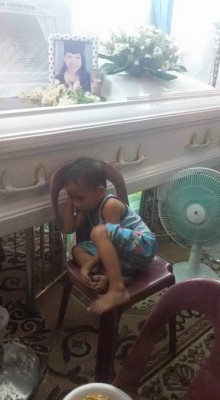 Las desgarradoras imágenes de un niño al perder a su mamá