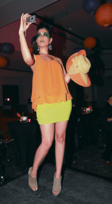 Brindan por el éxito de la revista Eva