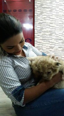 El romanticismo y elegancia de Ariela Cáceres de Andino causan furor en Facebook