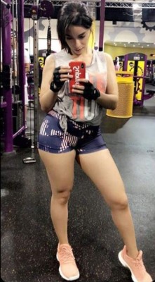 Las fotografías más sexys de la hondureña Fany Barber en el gimnasio
