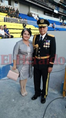 Elegantes damas asisten a toma de posesión de Juan Orlando Hernández