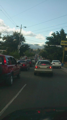Caos vehicular e incidentes en cierre de campaña en Tegucigalpa