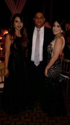 Bellas y elegantes damas adornaron la noche de la Prom 2017 del Campo International School