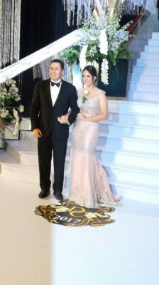 Graduandos en la Prom 2017 de DelCampo International School desfilaron con elegancia