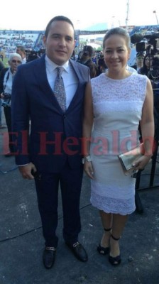 Elegantes damas asisten a toma de posesión de Juan Orlando Hernández