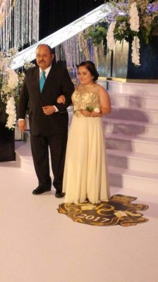Graduandos en la Prom 2017 de DelCampo International School desfilaron con elegancia