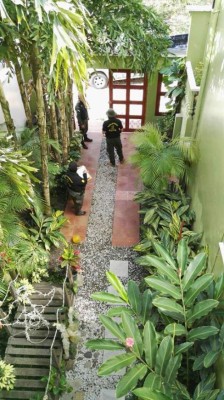 Así de lujosas son casas de policías vinculados a narcos