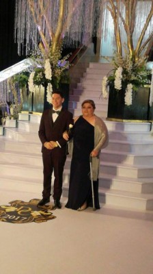 Graduandos en la Prom 2017 de DelCampo International School desfilaron con elegancia