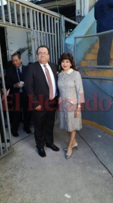 Elegantes damas asisten a toma de posesión de Juan Orlando Hernández