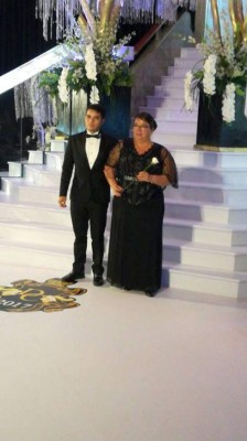 Graduandos en la Prom 2017 de DelCampo International School desfilaron con elegancia