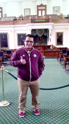 Hondureño que dormía debajo de un puente cuenta su historia en Harvard