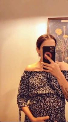 Yuya presume su pancita de embarazada con diferentes looks&nbsp;&nbsp;