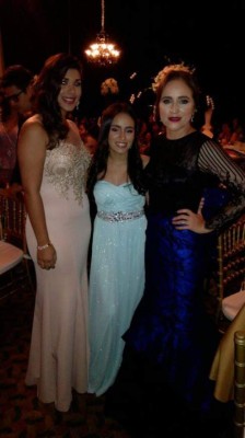 Bellas y elegantes damas adornaron la noche de la Prom 2017 del Campo International School