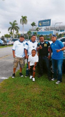 Hondureños apoyaron a la H en Miami