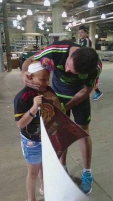 La niña hondureña que adora al Chicharito Hernández