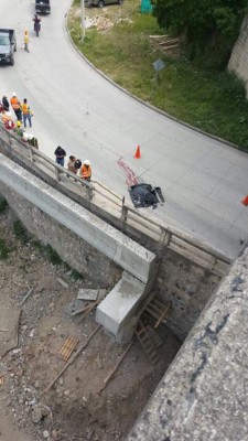 Dolorosas imágenes del fatal accidente de motocicleta de madre e hijo en el anillo periférico