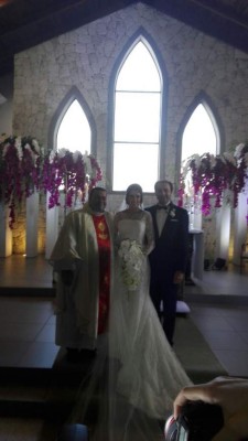 Daniela Misas y Oscar Kafati unen sus vidas en matrimonio ante los ojos de Dios