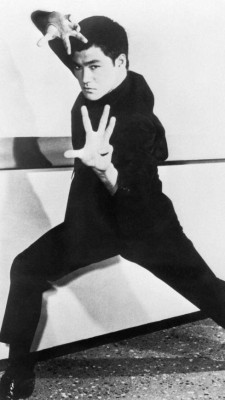 ¿Los recuerdas? Estos famosos siguen ganando millones de dólares después de muertos