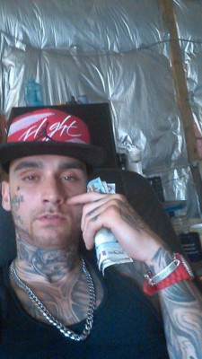 Pareja comparte fotos en Facebook después de robar un banco