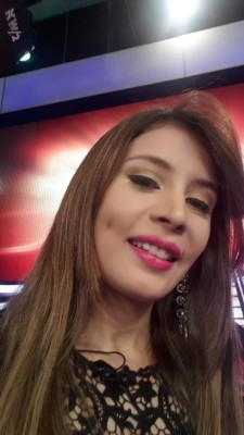 Modelo de X-0 le responde a diputado nacionalista