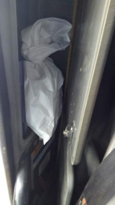 Decomisan dos paquetes con 100 mil dólares ocultos en una rastra en Puerto Cortés