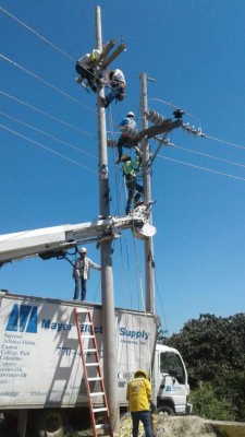 Diez postes dañados en lo que va de esta semana por choque de vehículos