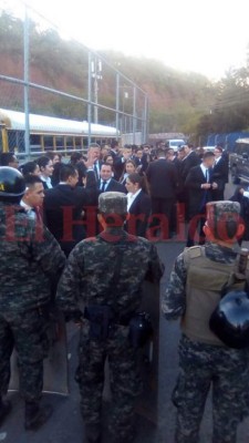 Ambiente de fiesta en el interior del Nacional previo a la toma de posesión de Juan Orlando Hernández