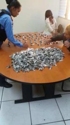 Maestra de primaria es capturada con 600 bolsitas de marihuana