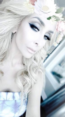 Conoce a Cristian Salas, la sensual esposa de Marco Antonio Solís 'El Buki'