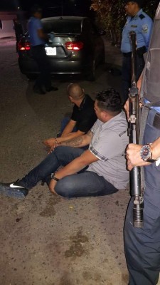 Capturan a dos hombres en posesión de carro robado en colonia Loarque de Comayagüela
