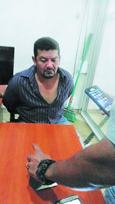 En hielera llevaba 3,280 municiones de AK-47