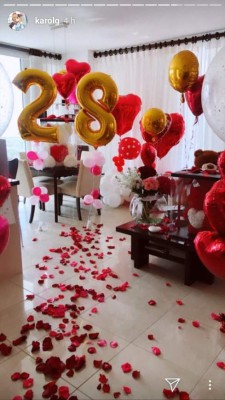 FOTOS: Anuel AA sorprende a Karol G con rosas y globos en su cumpleaños