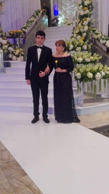 Macris School: Los hermosos vestidos y elegantes caballeros en la Prom 2018