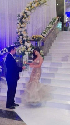 Macris School: Los hermosos vestidos y elegantes caballeros en la Prom 2018