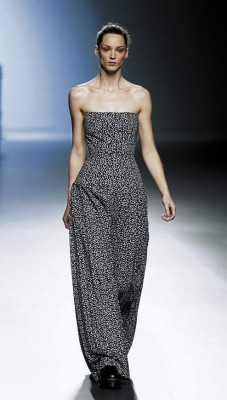 Sensualidad desbordante en Mercedes Benz Madrid