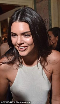 Kendall Jenner perforó su bubi