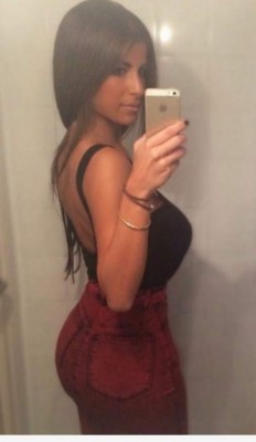 La sensual novia de Neymar, toda una belleza