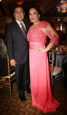 Júbilo y despedida en la elegante fiesta para los seniors de la Elvel School