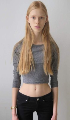 Revista se disculpa por mostrar fotos de 'modelo cadáver'