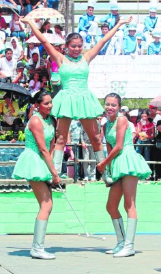 Desafío de hermosas palillonas engalanó la ciudad de Choluteca