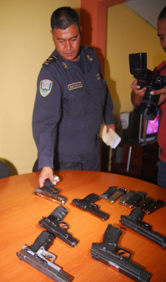Detienen a diputada guatemalteca con armas de fuego en Honduras