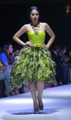 Elegancia y sobriedad iluminaron pasarelas de Piso Diez Diseño