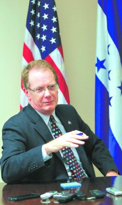 Embajador Nealon: Tenemos el derecho de investigar y castigar