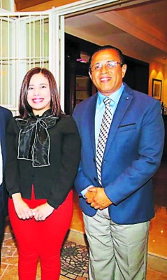 recepción en honor a la nueva consejera de prensa de ee uu