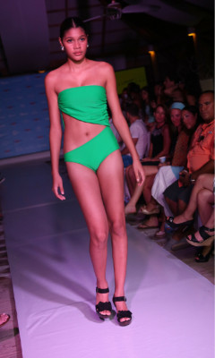 Seductor desfile de trajes de baño