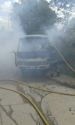 Prenden fuego a bus 'rapidito' en la capital de Honduras