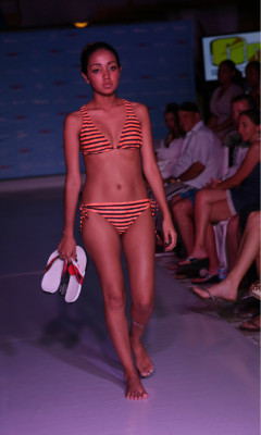 Seductor desfile de trajes de baño