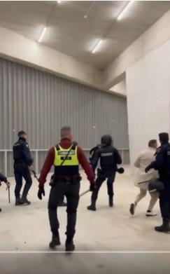 Aficionados de Osasuna fueron sometidos por la policía luego de triunfo al Real Madrid