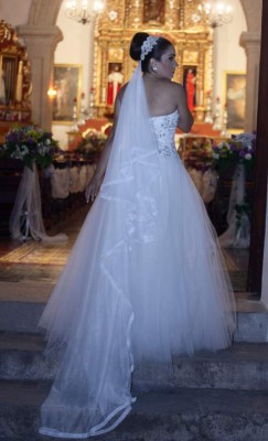 Romanticismo bordado en la silueta femenina